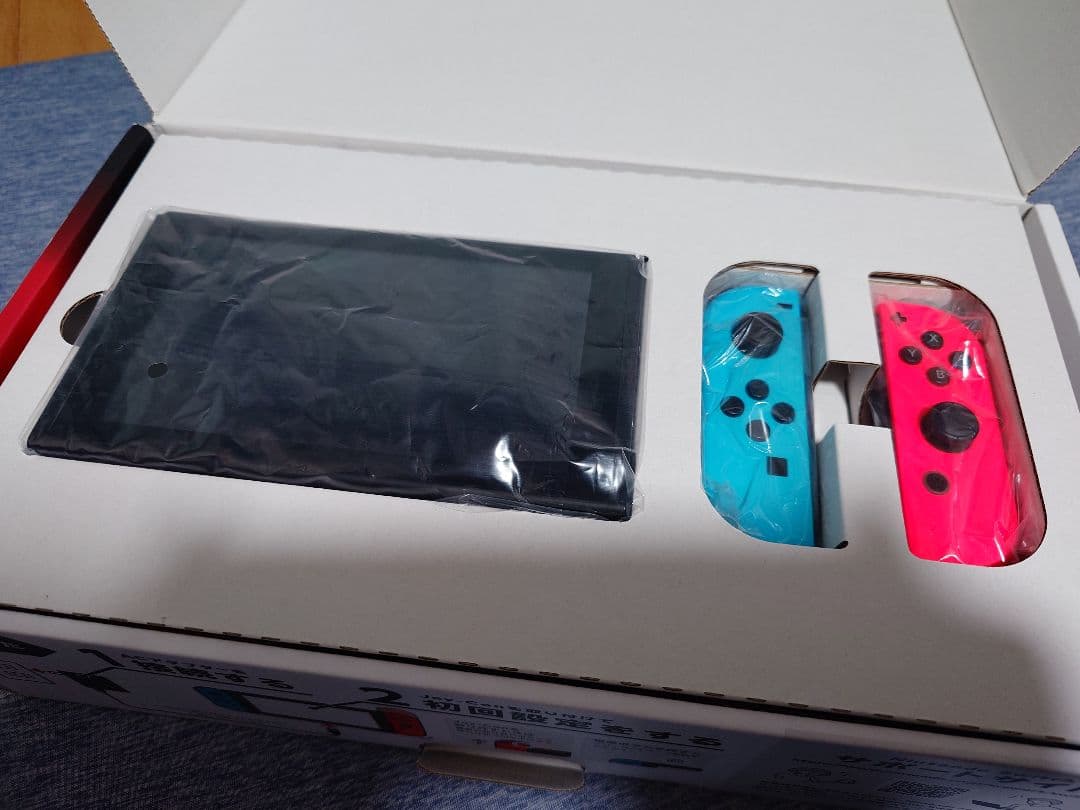 任天堂Switch本体、ケース付き
