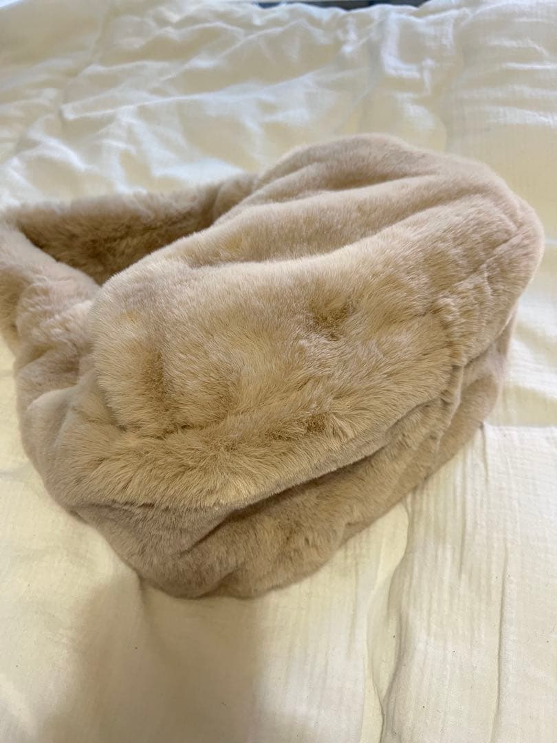 agnis b. ベージュファーハンドバッグ