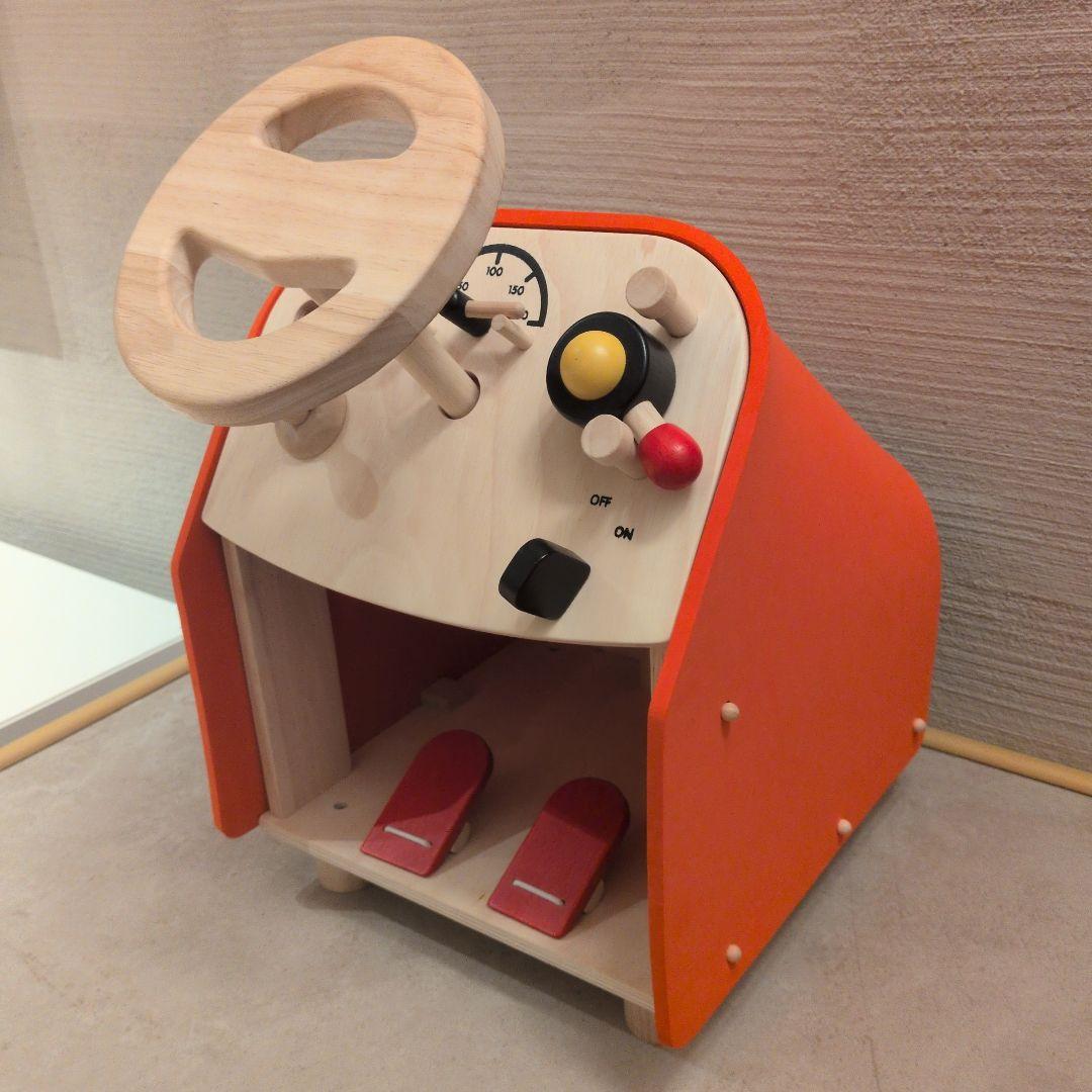 PLAN TOYS ドライビングシート　車　ハンドル　おもちゃ　木製