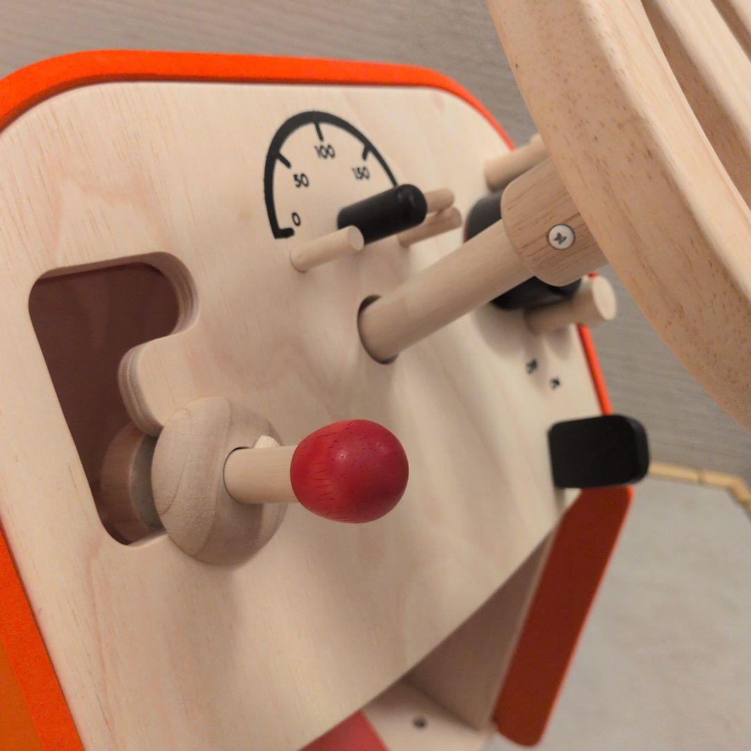 PLAN TOYS ドライビングシート　車　ハンドル　おもちゃ　木製