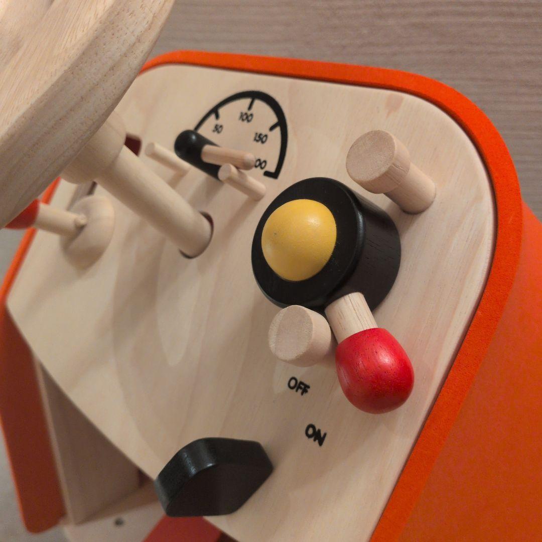 PLAN TOYS ドライビングシート　車　ハンドル　おもちゃ　木製