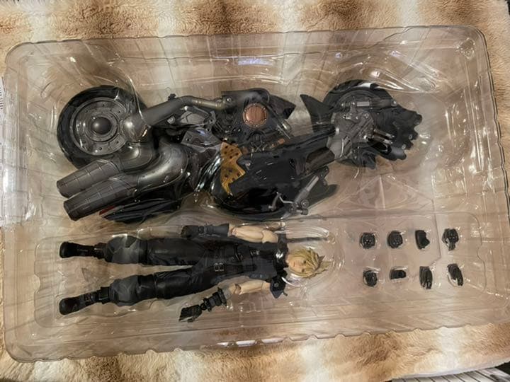 プレイアーツ改　FF7R クラウド　ハーディ＝デイトナ　フィギュア