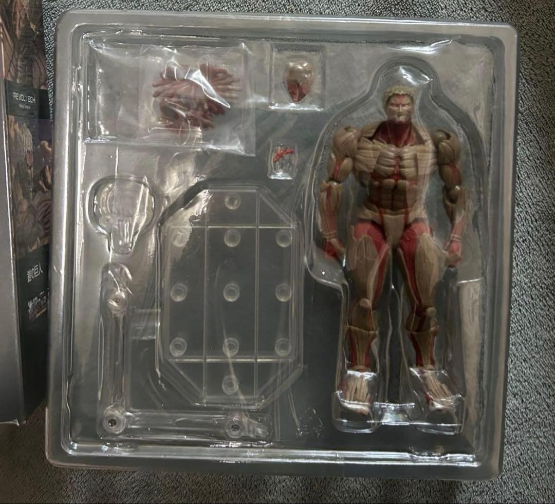 進撃の巨人　鎧の巨人　フィギュア　ライナーブラウン