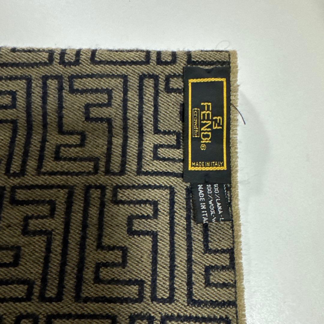 フェンディマフラー