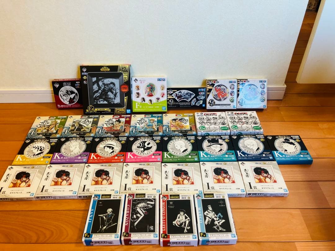 ワンピース　一番くじ　キーホルダー　皿　グラス　色紙　ポスターなど１５８個セット