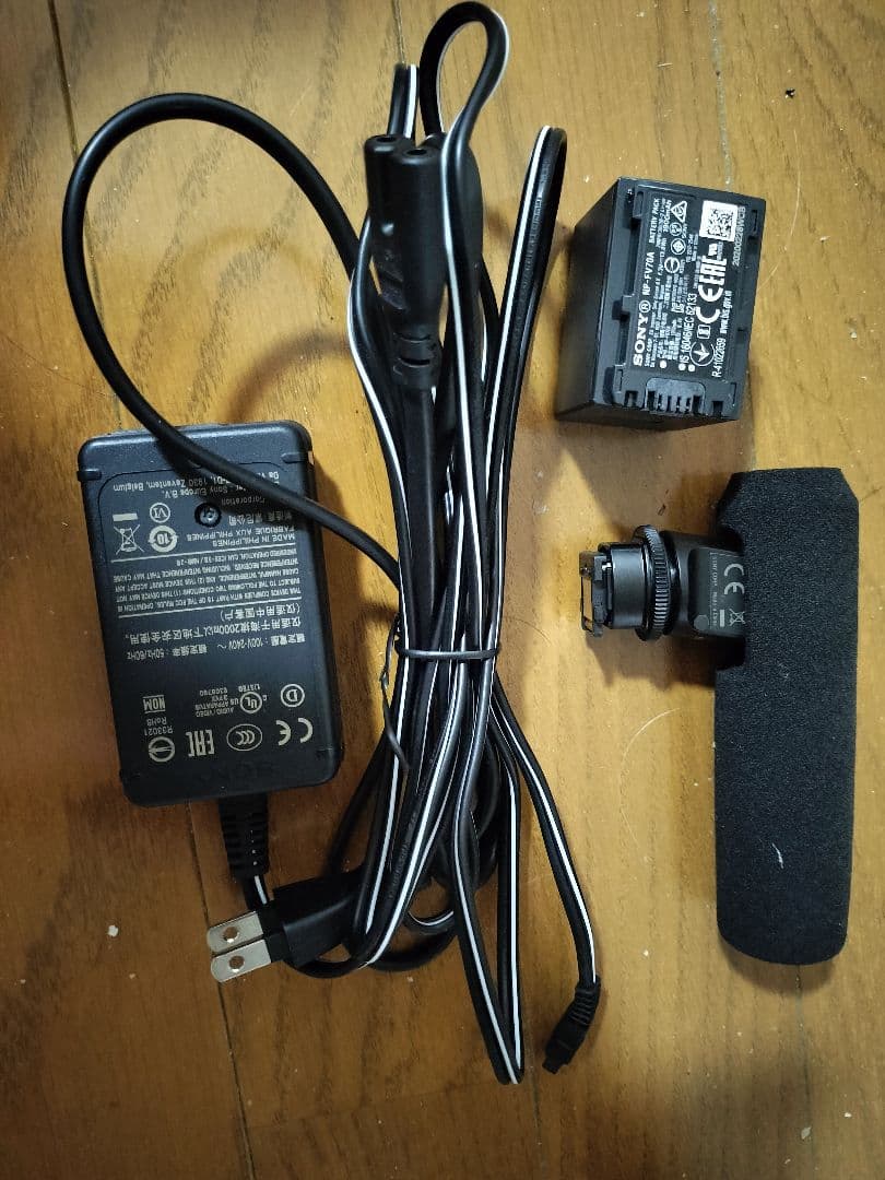 SONY 4K Handycam 本体と三脚、アクセサリー付きAR45