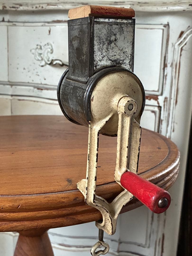 フランス　アンティーク　チーズ　グレーター　削り　おろし器　グラインダー　赤白