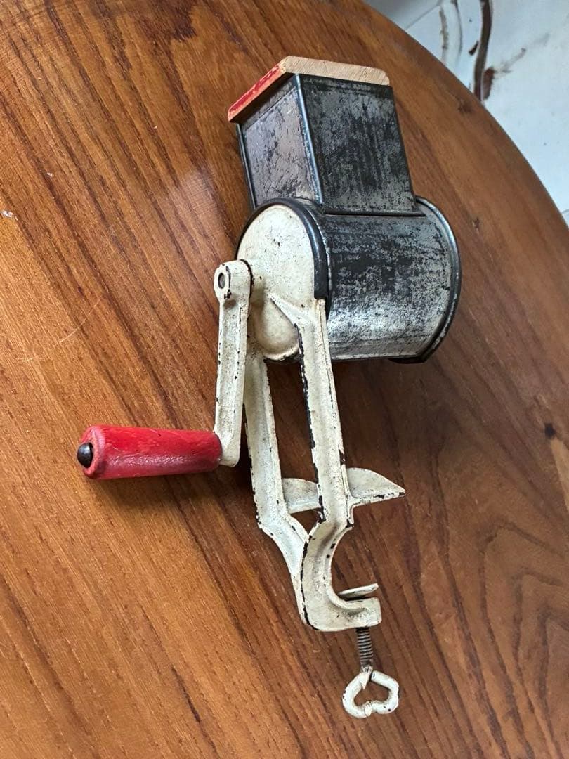 フランス　アンティーク　チーズ　グレーター　削り　おろし器　グラインダー　赤白