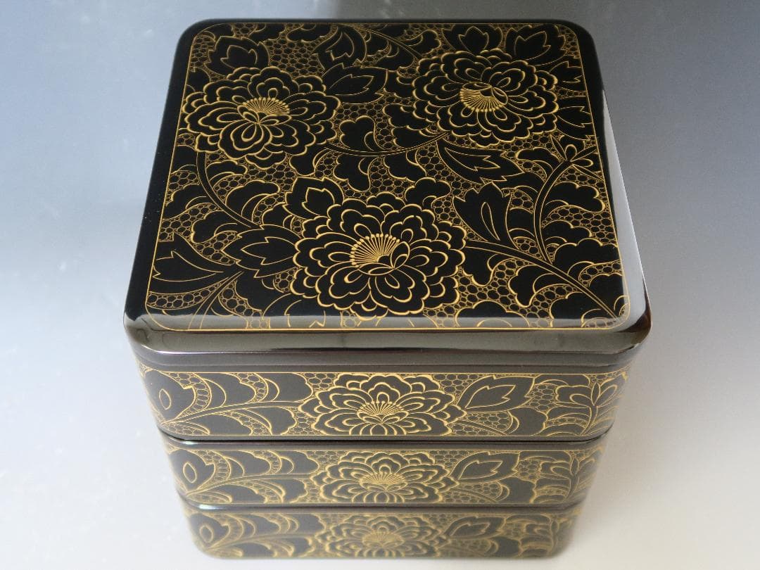 【輪島塗】沈金牡丹彫 三段重箱 六五重 内朱塗 天然木 共箱