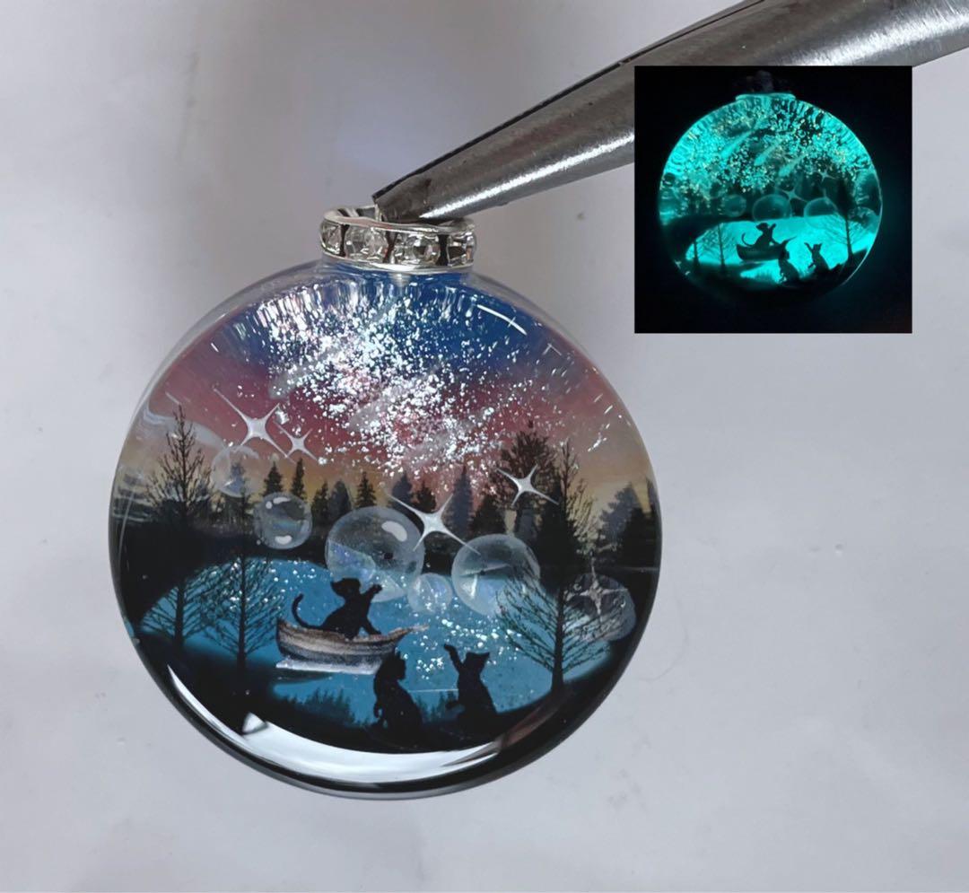 すず☆らん/銀河を渡るイルカと子猫達　蓄光　オルゴナイトキーホルダー