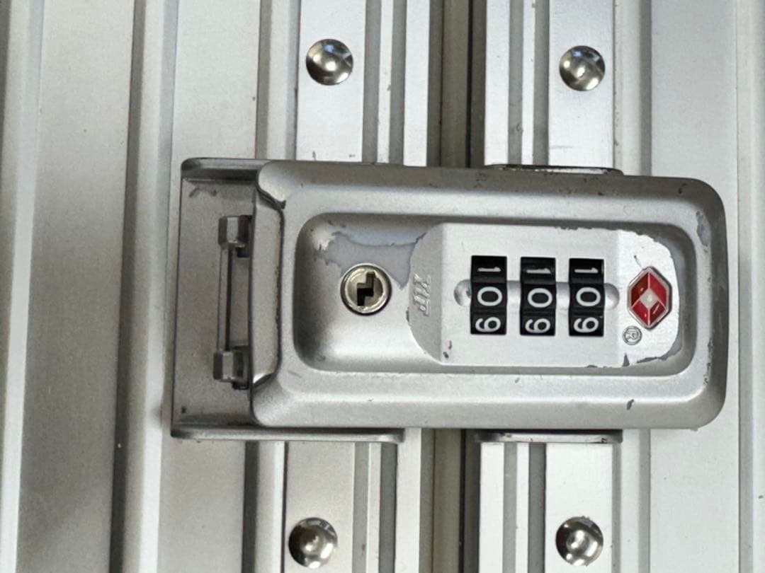 ネオキーパー　アルミ製中型キャリーケース 4輪