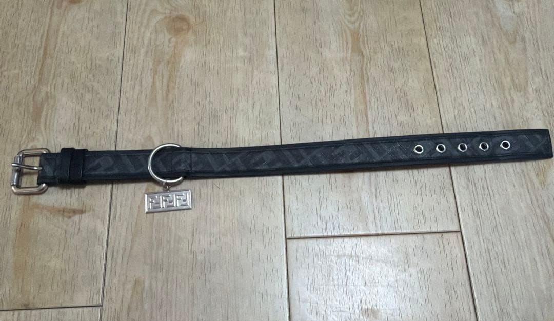 FENDI ブラックレザー FF柄ドッグカラー　首輪 Mサイズ