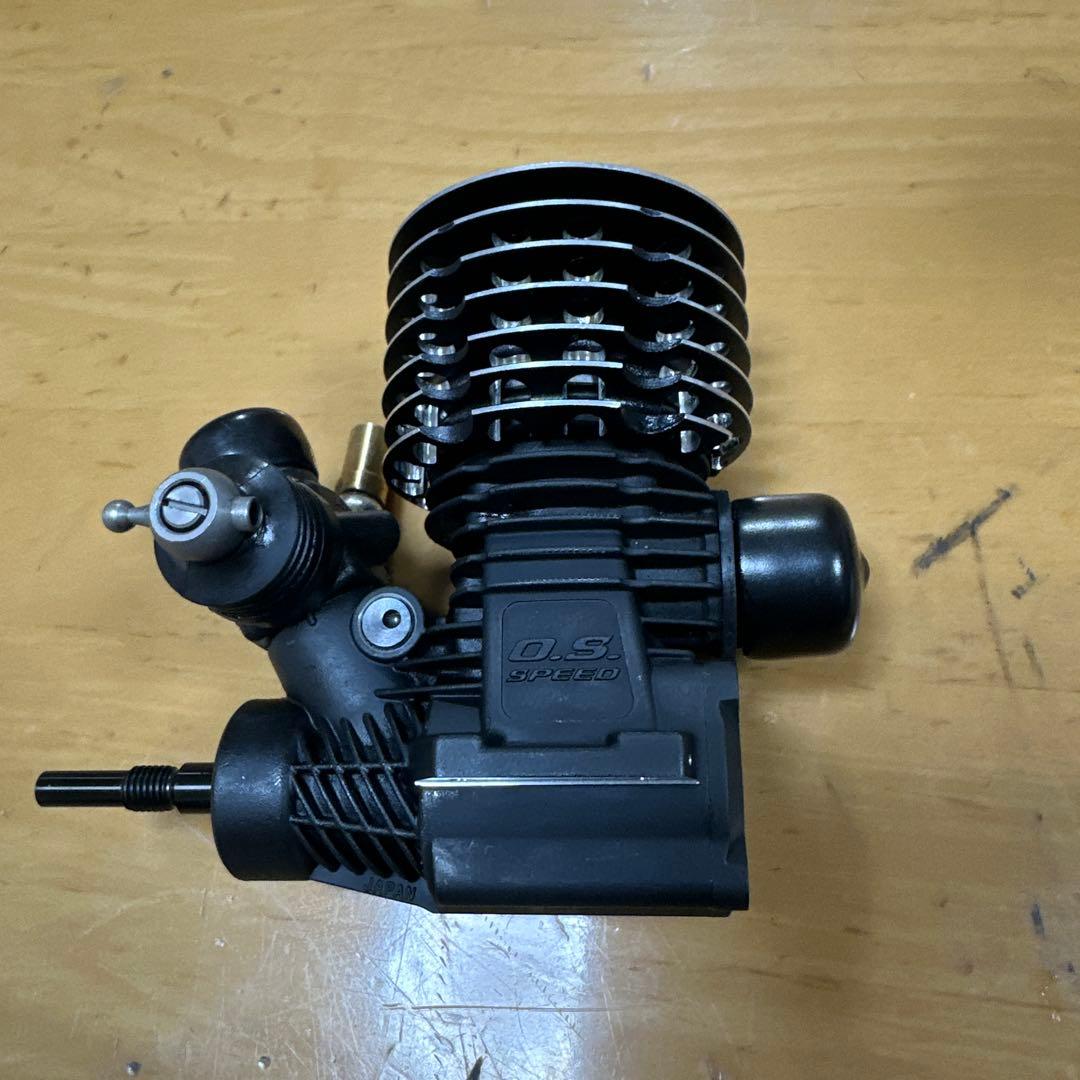 O.S.スピード　R2106エンジン
