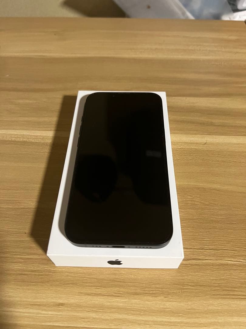 iPhone 16eブラック