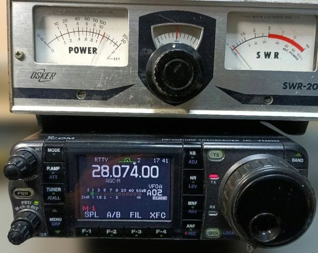 d*4様 アイコム　IC-7000 トランシーバー　100W機 　本体のみ　ジャ