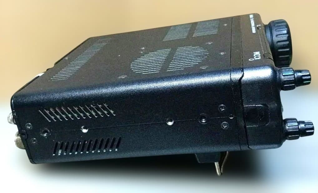 d*4様 アイコム　IC-7000 トランシーバー　100W機 　本体のみ　ジャ