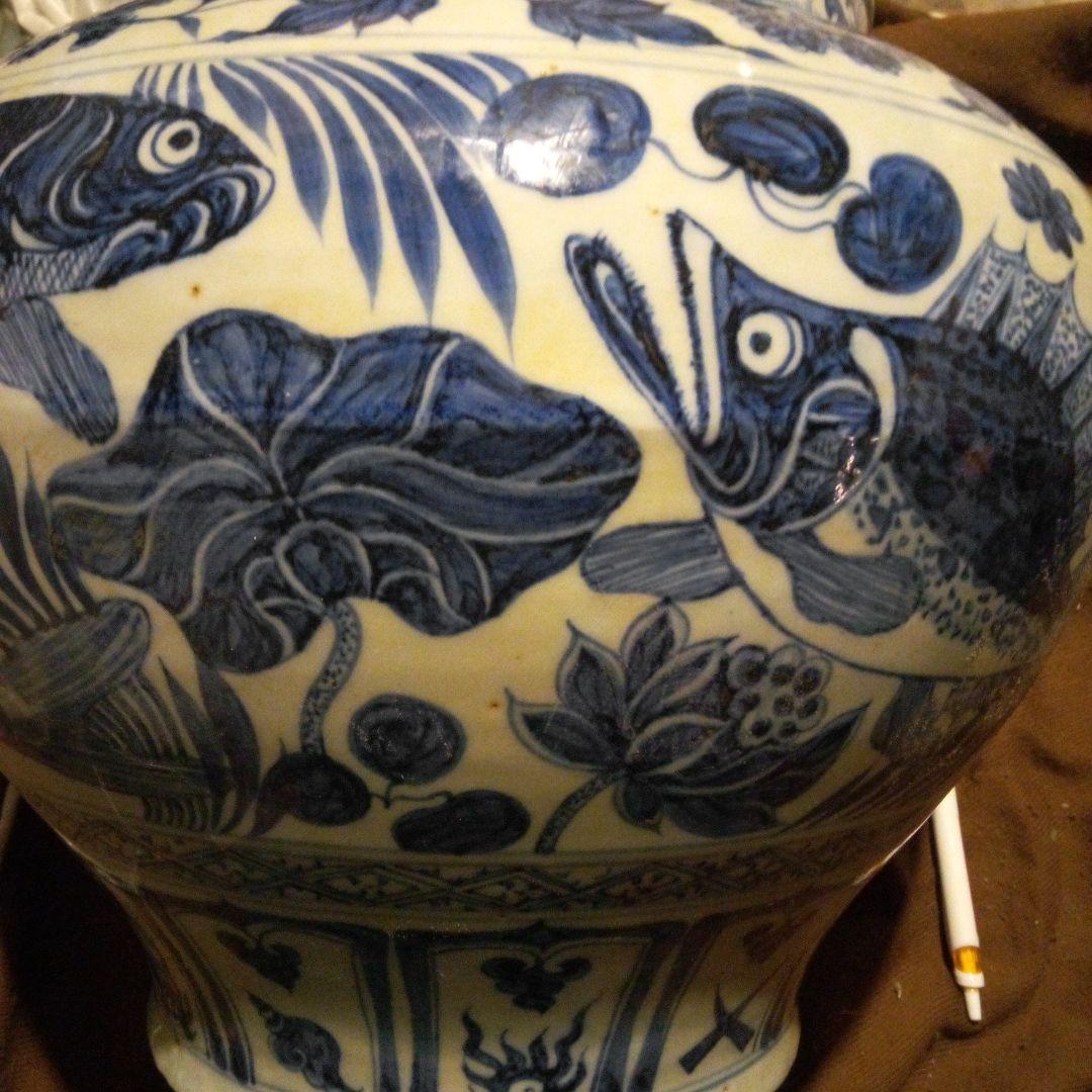 中国陶磁器　元染付　 魚と植物の装飾 壺