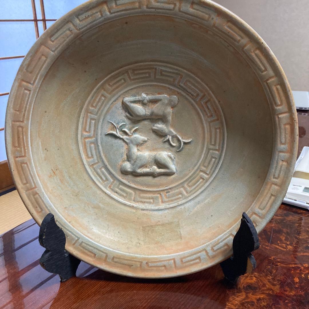 陶器製浮彫鹿デザイン平皿