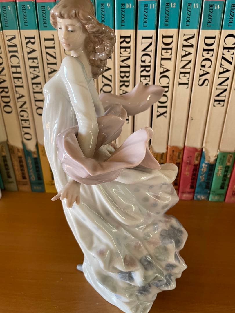 リヤドロ　陶器製 女性像 約30cm 春の輝　　輝く時る