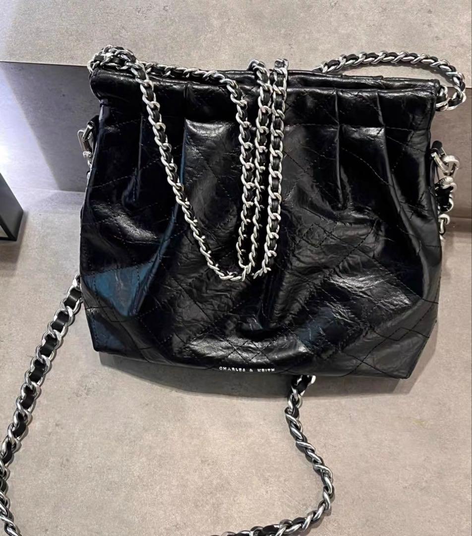 CHARLES & KEITH ブラックショルダーバッグ