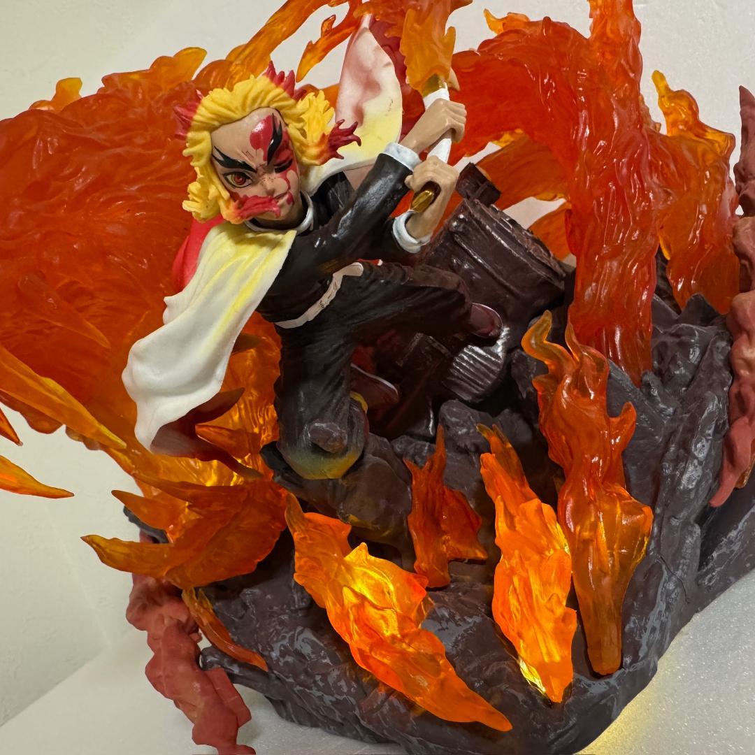 鬼滅の刃　煉獄杏寿郎　炎柱　特大　フィギュア 炎柱 LED点灯　無限夢列車編