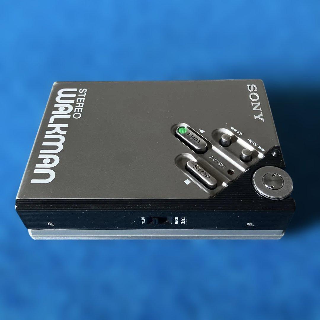 昭和レトロSONYカセットウォークマン1981年2月発売WM-2シルバー！