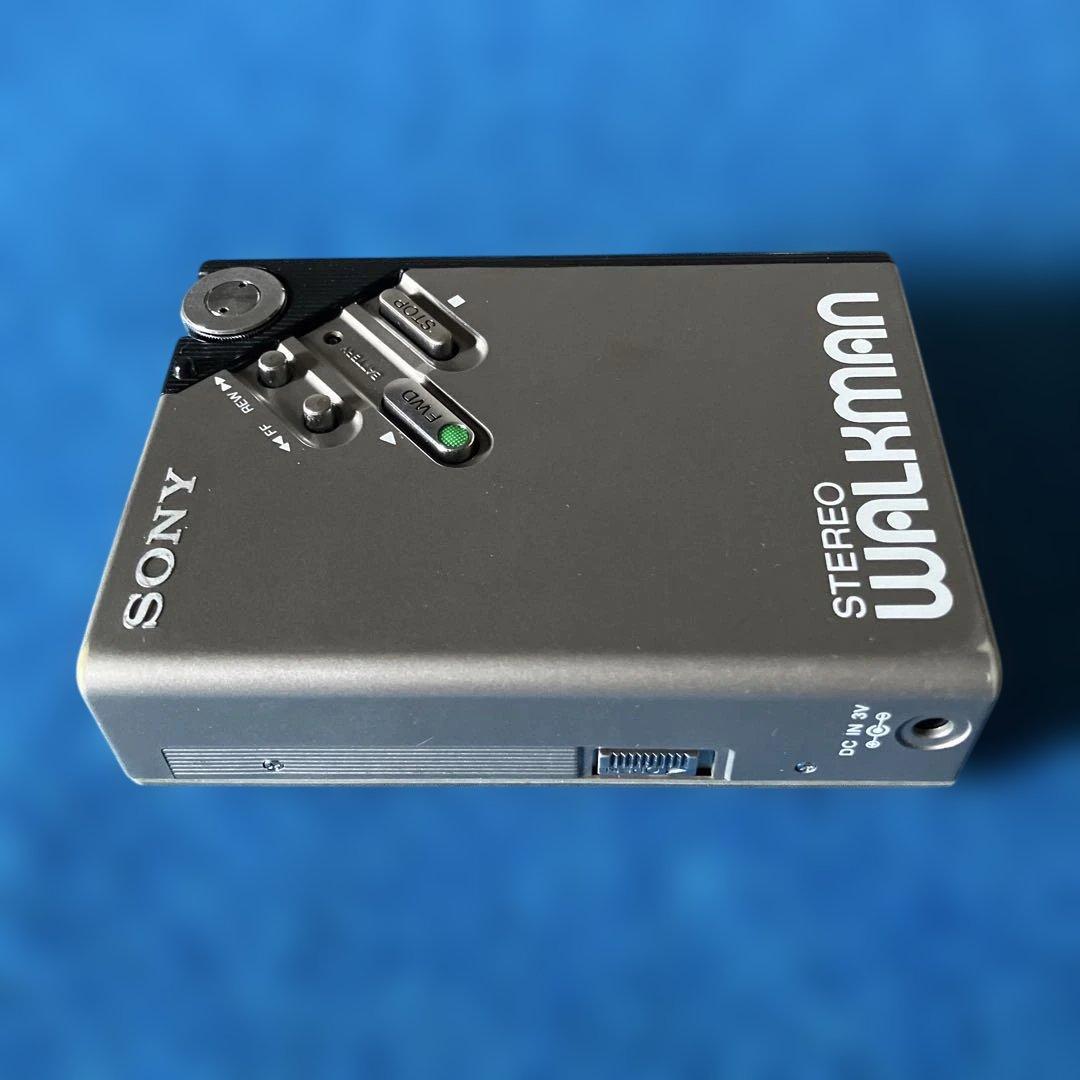 昭和レトロSONYカセットウォークマン1981年2月発売WM-2シルバー！