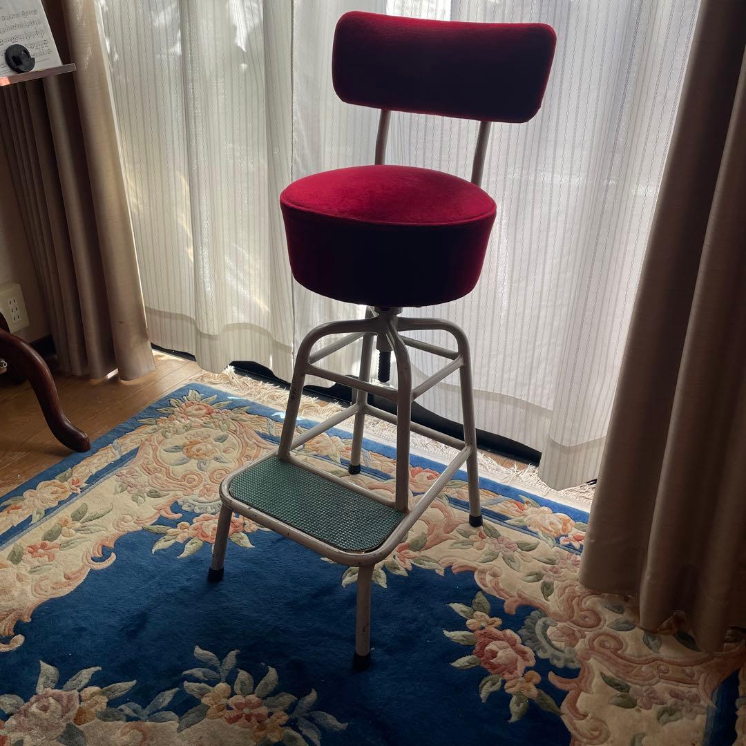 生産終了したレアコントラバス椅子