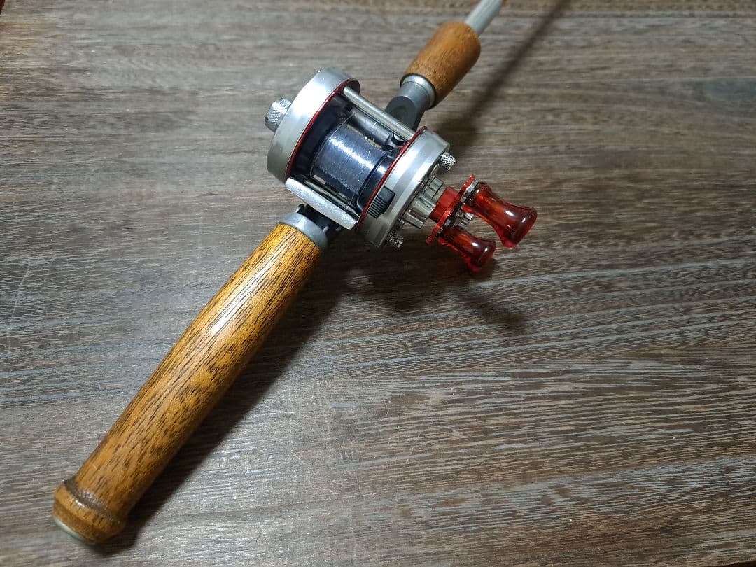 VAGABOND　MillionFish　CASTING GRIP