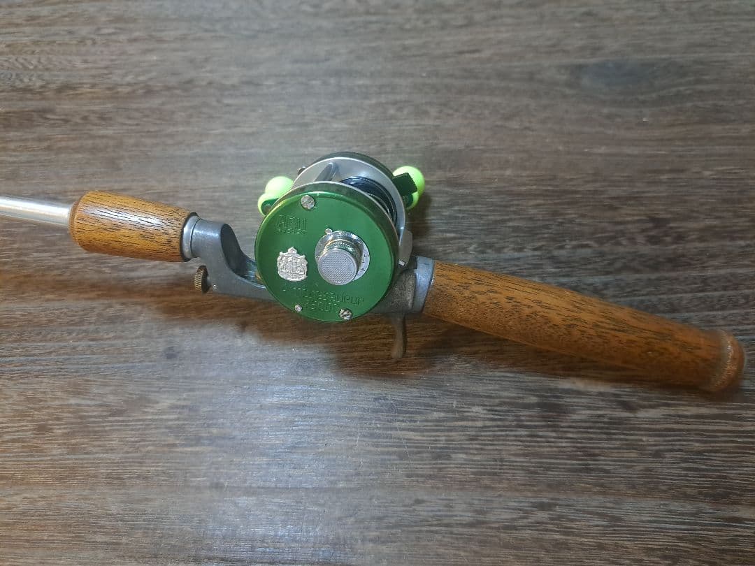 VAGABOND　MillionFish　CASTING GRIP