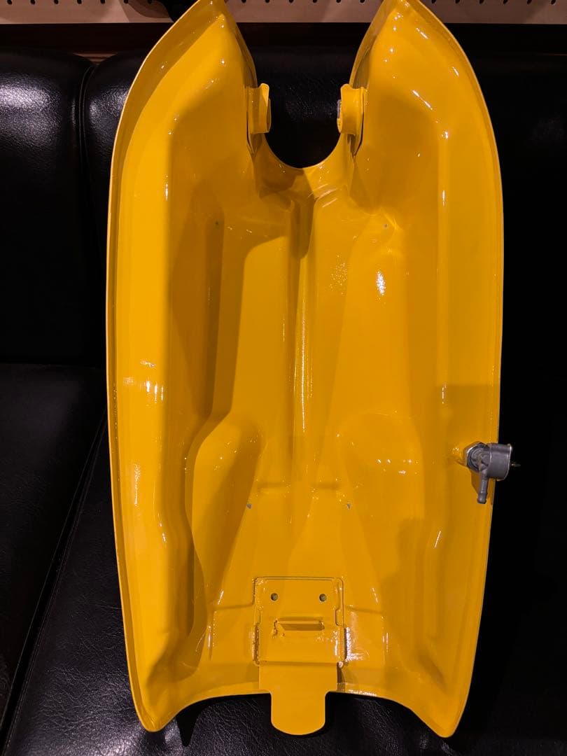 HONDA cb400f タンク イエロー