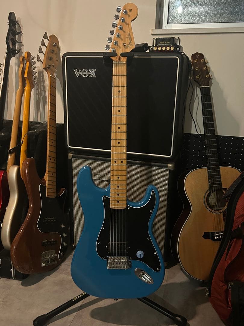 Fender ストラトキャスタータイプ エレキギター 青