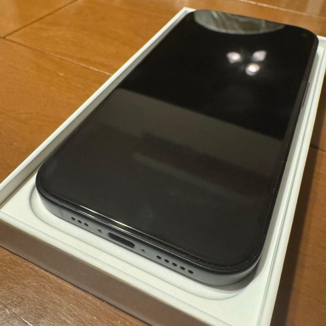[美品] Apple iPhone 16 ブラック 本体 simフリー