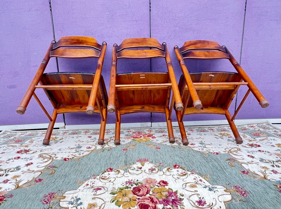 オールドカリモクコロニアルダイニングテーブルと椅子、馬車の彫刻入り