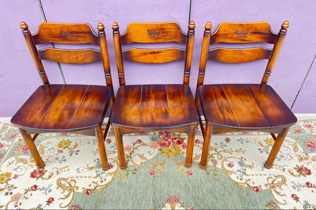 オールドカリモクコロニアルダイニングテーブルと椅子、馬車の彫刻入り