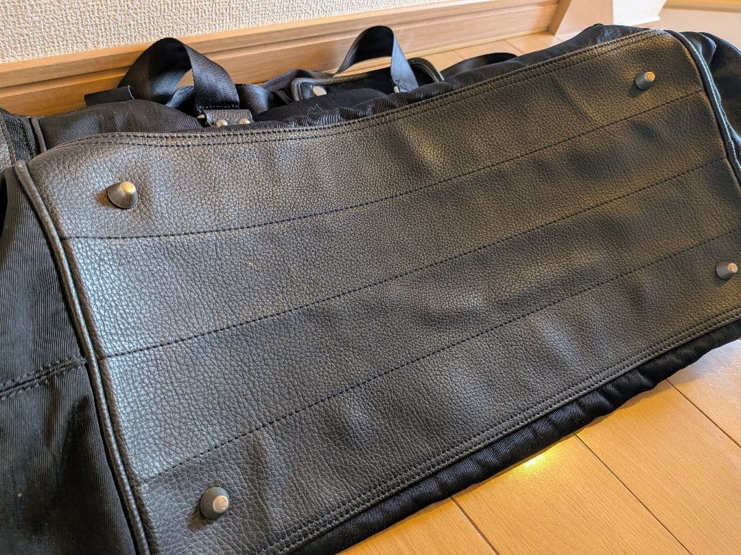 美品 DIESEL スタッズ付きボストンバッグ ブラック 旅行用 手提げ 黒