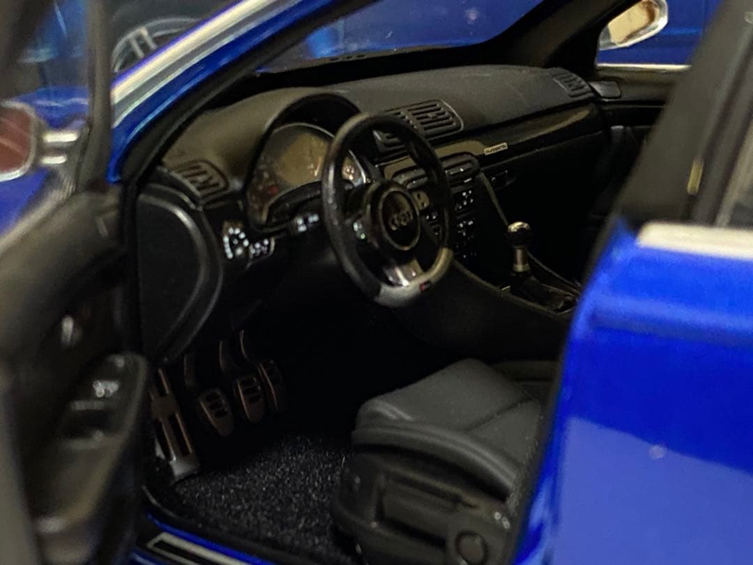 Audi RS4 B7 2006 スプリントブルー 1/18