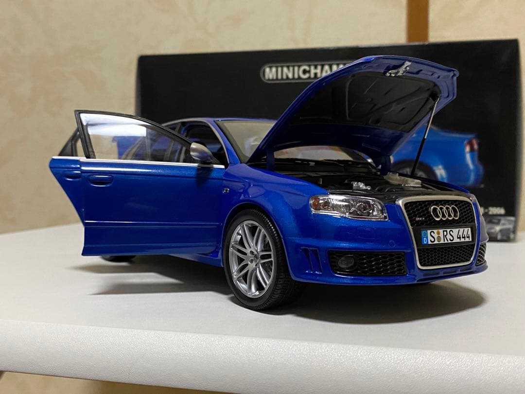 Audi RS4 B7 2006 スプリントブルー 1/18