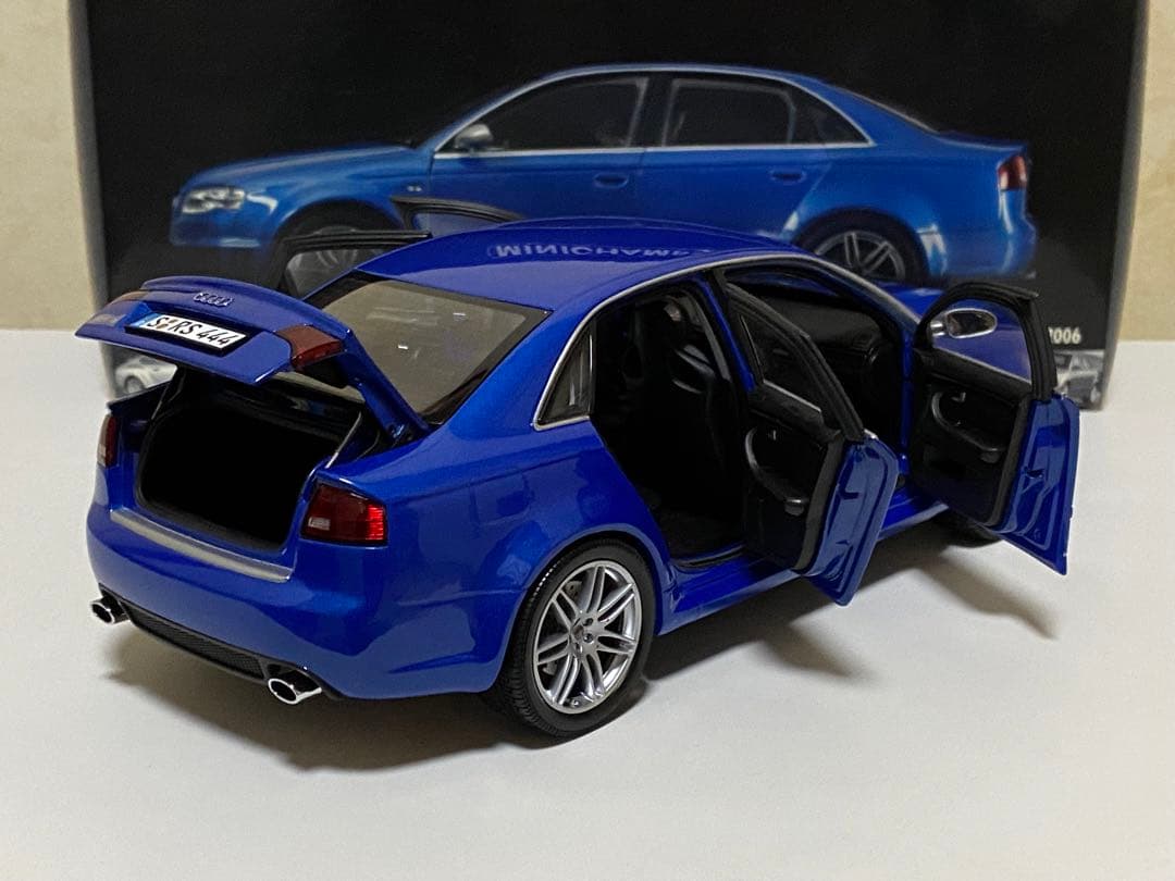 Audi RS4 B7 2006 スプリントブルー 1/18