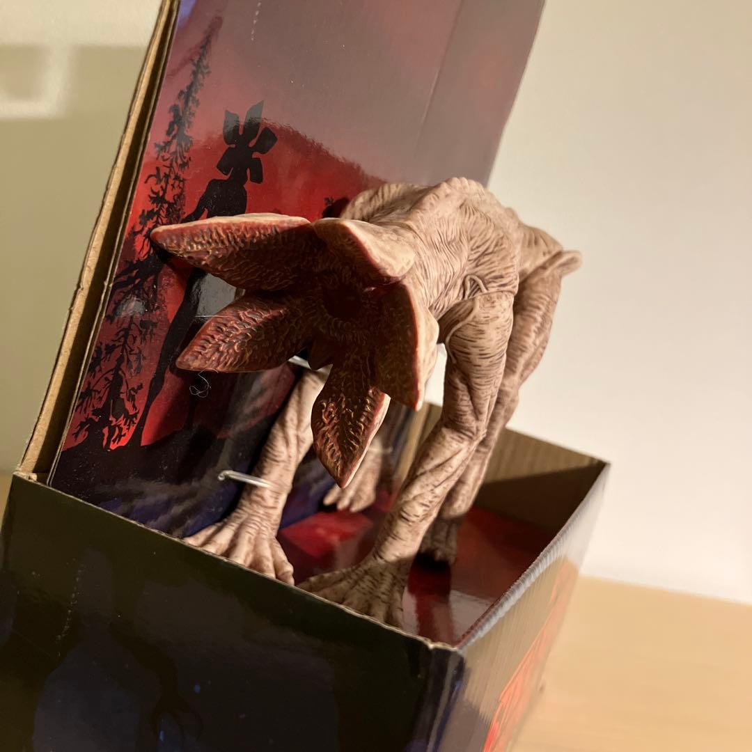 ストレンジャー・シングス未知の世界 デモドッグ フィギュア