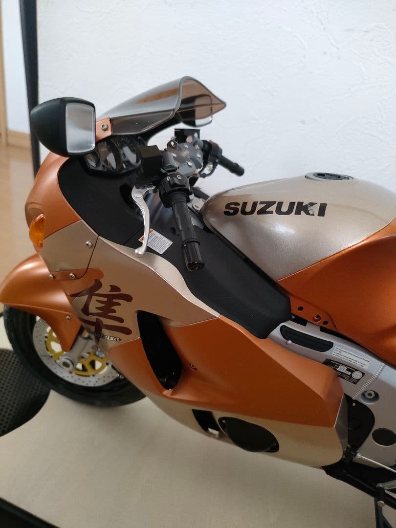 ディアゴスティーニ 1/4 スズキGSX1300R 隼