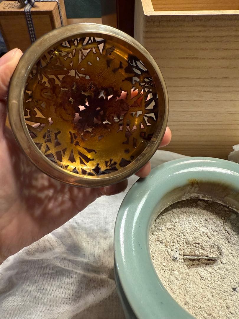 諏訪蘇山　青磁袴腰香炉　純銀四君子肉彫火舎　松興堂造　共箱付