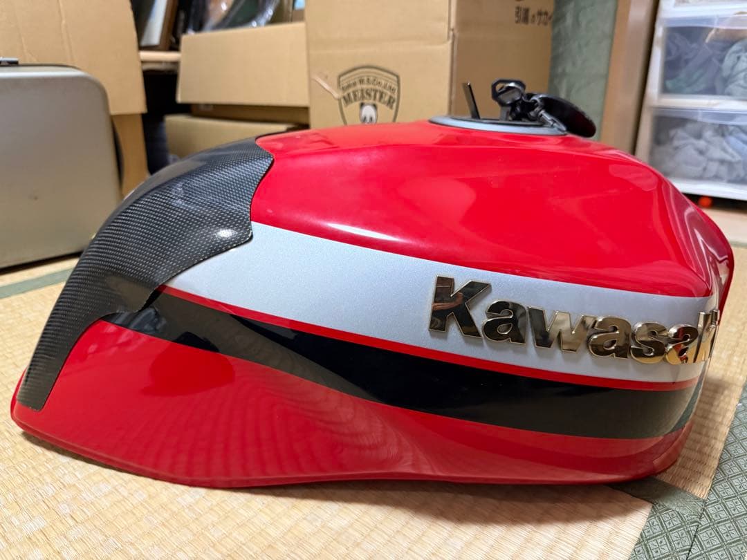 ZRX1200R 純正タンク レッド系　美品　錆なし