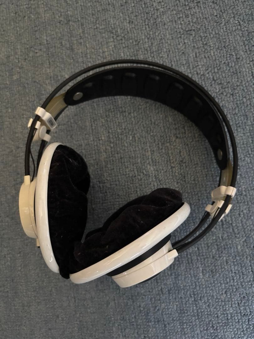 【オーストリア生産完了品】プレミアムヘッドホン　AKG Q701WHT
