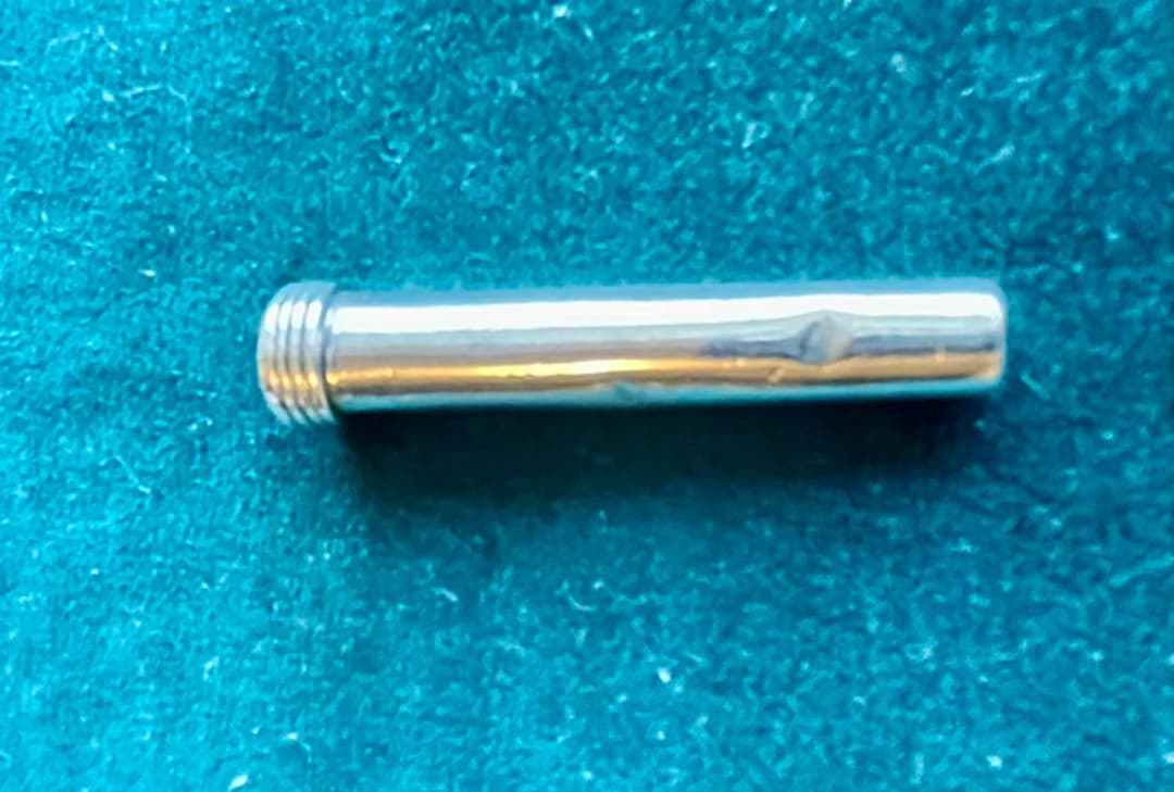 白蝶貝と銀製のコルクスクリュー