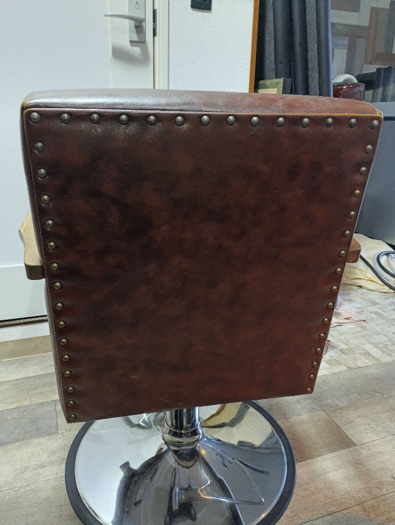 美容室　マテリスタイリングチェア