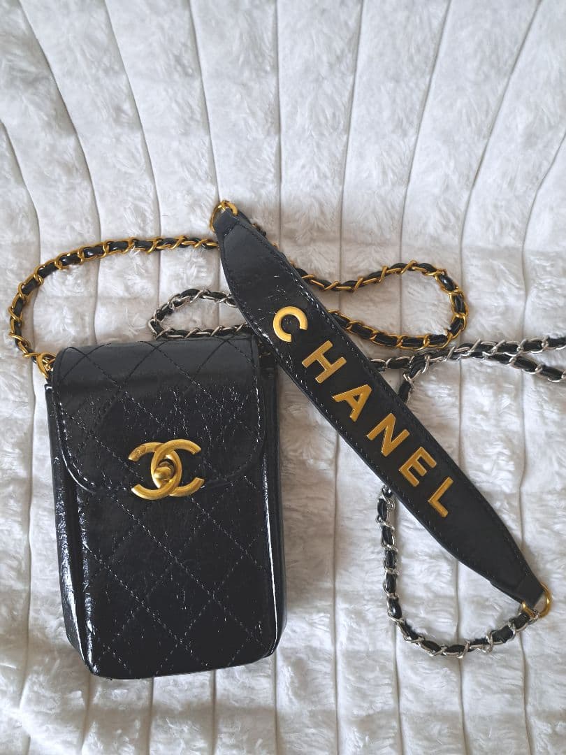 シャネル ノベルティ スマホショルダーブラックレザー キルティングバッグ