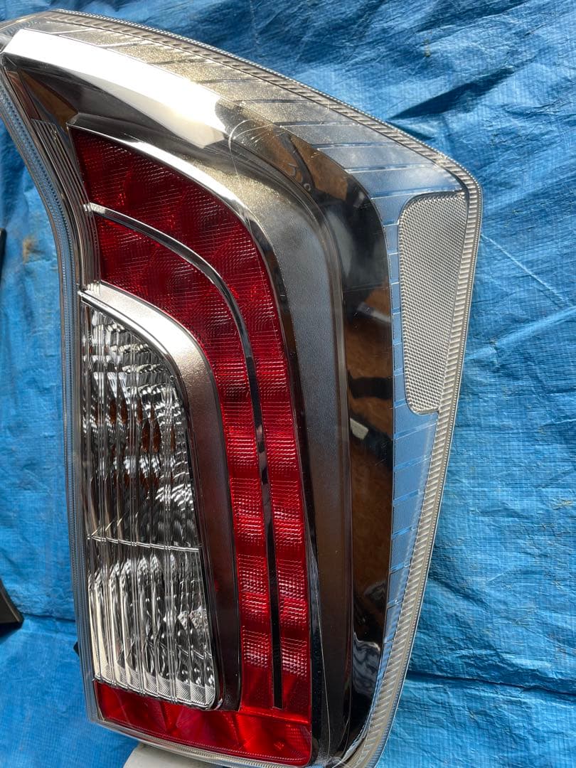 30プリウス後期純正テールランプ