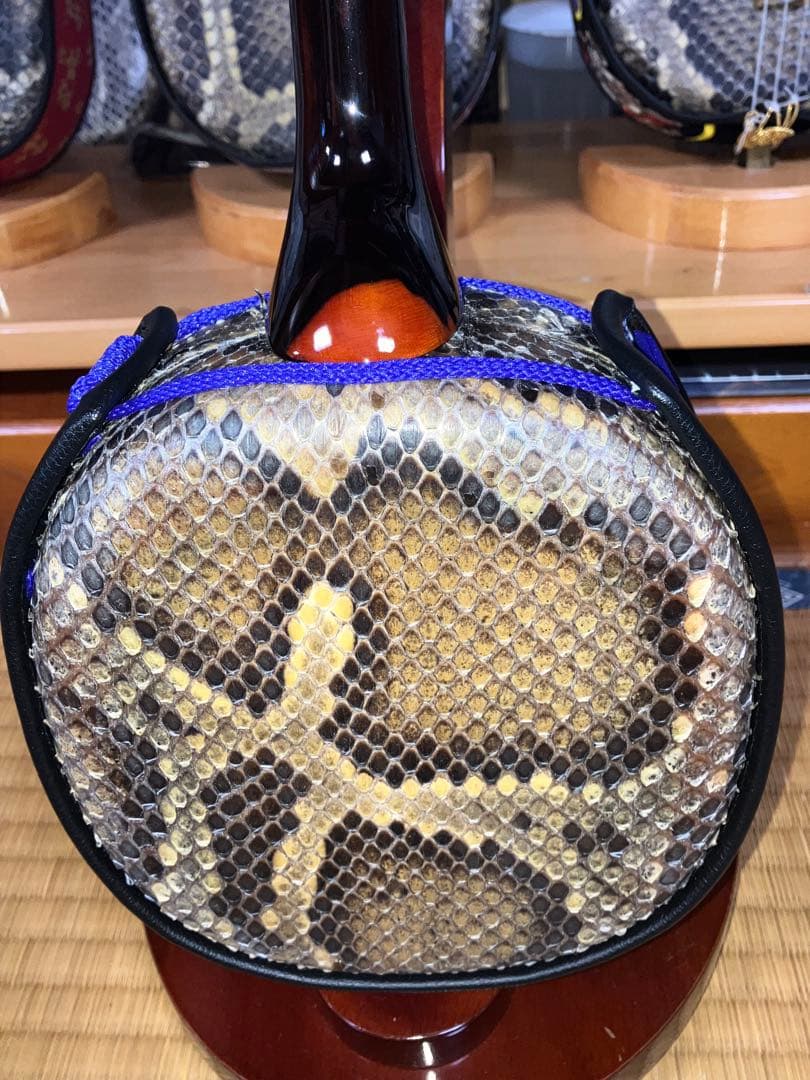 沖縄三線上質クルチ真壁型本皮一枚張りスンチ塗り期間限定