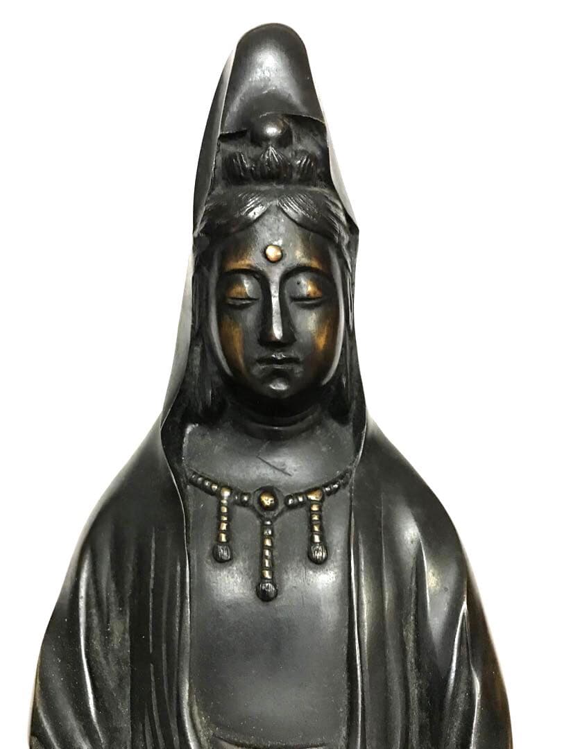 銅製:岩上白衣観世音菩薩立像